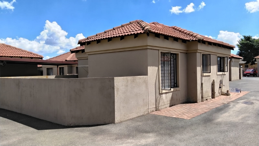 2 Bedroom Property for Sale in Greenhills Gauteng