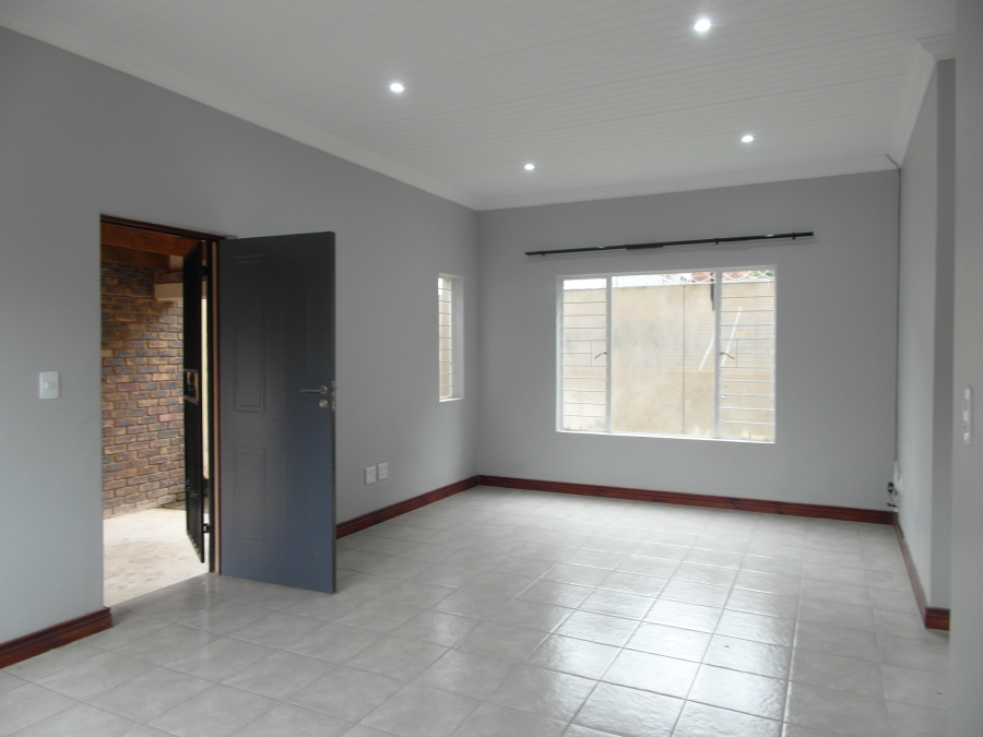 To Let 2 Bedroom Property for Rent in East Town Gauteng