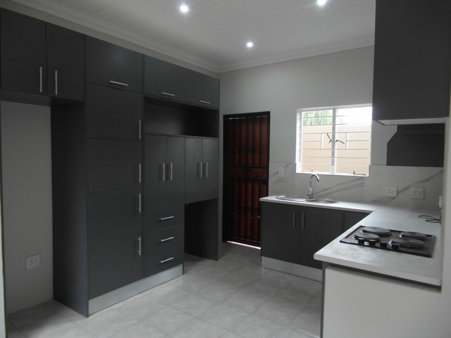 To Let 2 Bedroom Property for Rent in East Town Gauteng