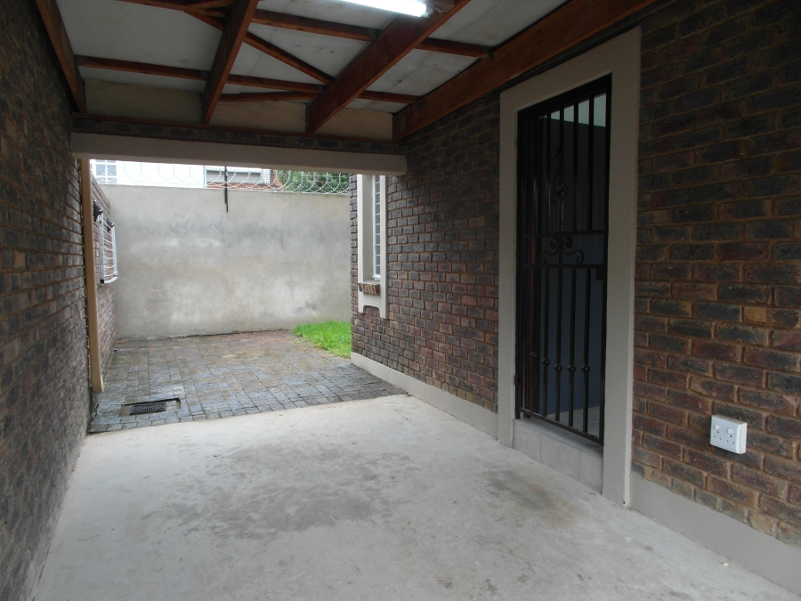 To Let 2 Bedroom Property for Rent in East Town Gauteng