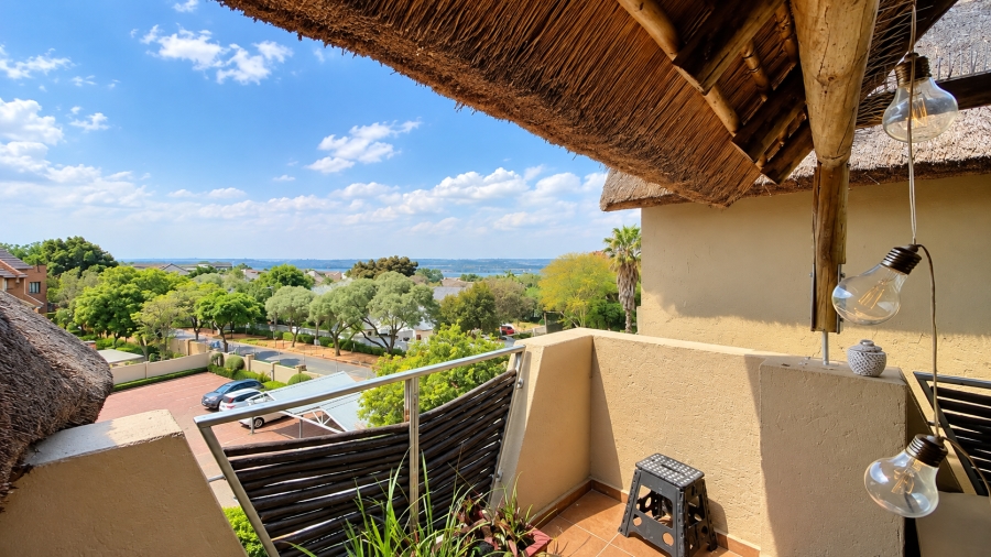 1 Bedroom Property for Sale in Lonehill Gauteng