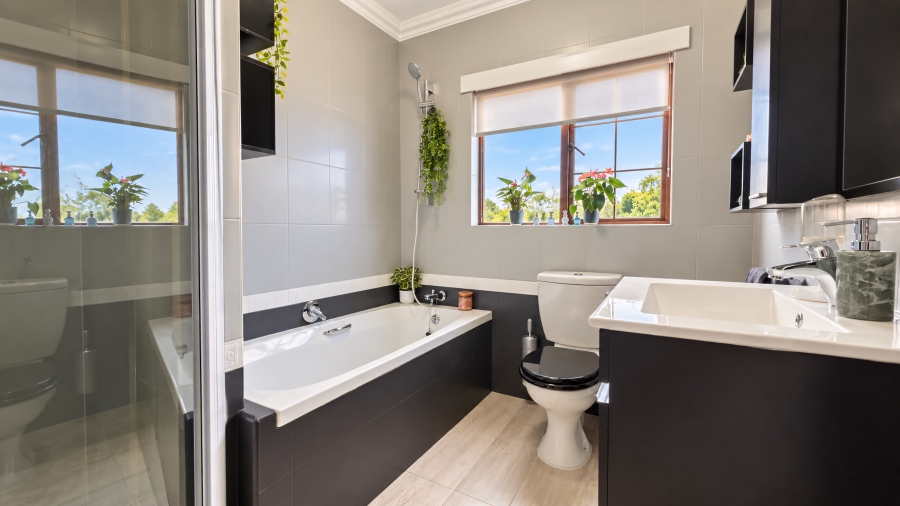 3 Bedroom Property for Sale in Beverley Gauteng