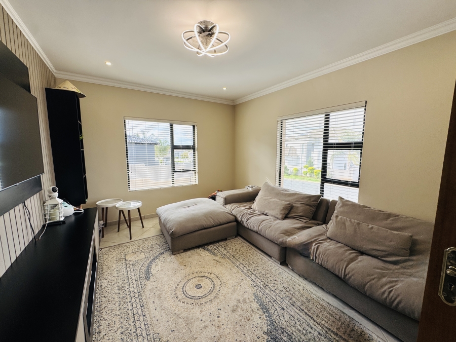 3 Bedroom Property for Sale in Thatchfield Estate Gauteng