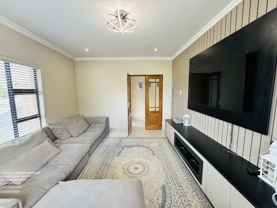 3 Bedroom Property for Sale in Thatchfield Estate Gauteng