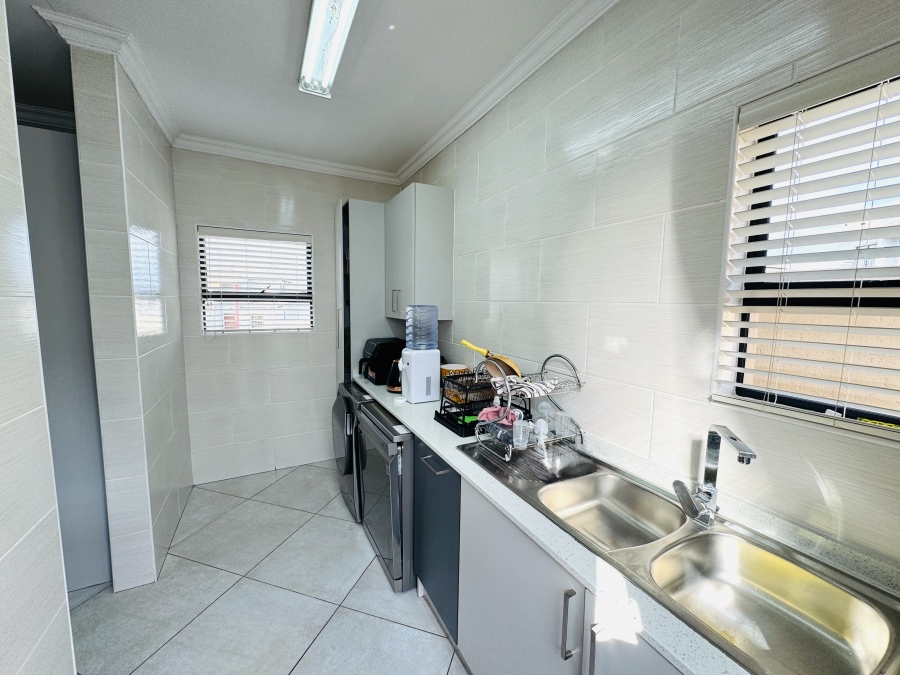 3 Bedroom Property for Sale in Thatchfield Estate Gauteng