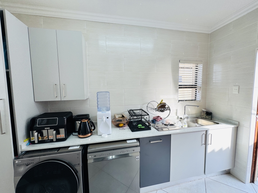 3 Bedroom Property for Sale in Thatchfield Estate Gauteng
