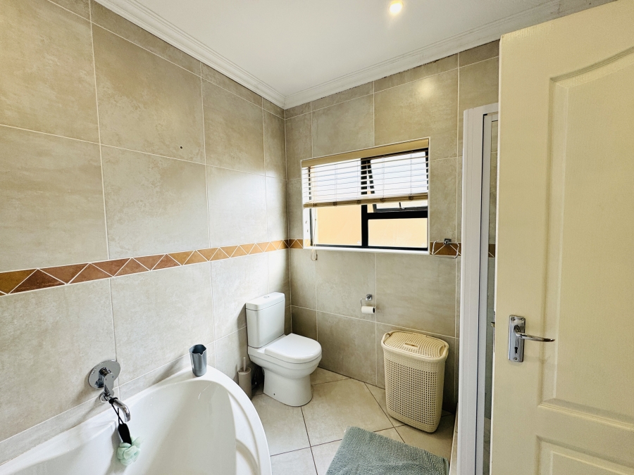 3 Bedroom Property for Sale in Thatchfield Estate Gauteng