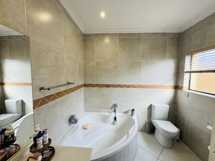 3 Bedroom Property for Sale in Thatchfield Estate Gauteng