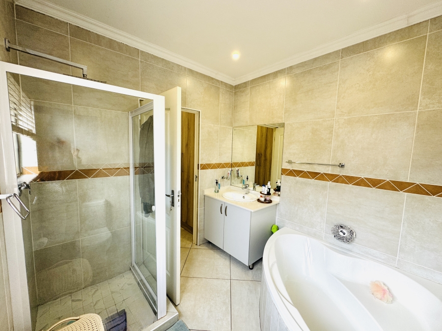 3 Bedroom Property for Sale in Thatchfield Estate Gauteng