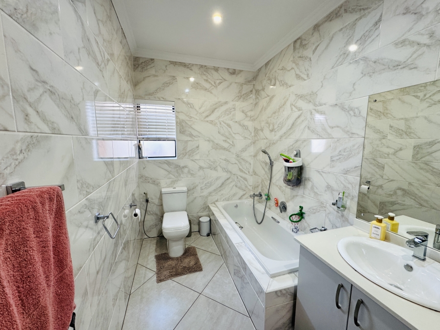 3 Bedroom Property for Sale in Thatchfield Estate Gauteng