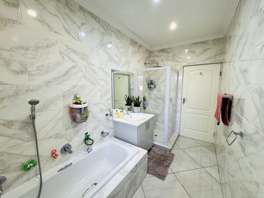 3 Bedroom Property for Sale in Thatchfield Estate Gauteng
