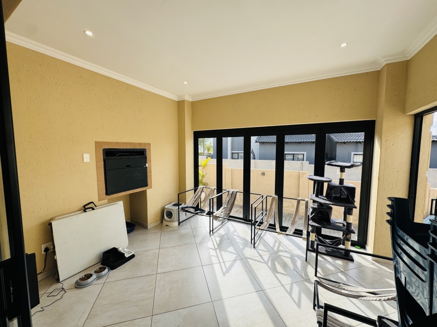 3 Bedroom Property for Sale in Thatchfield Estate Gauteng