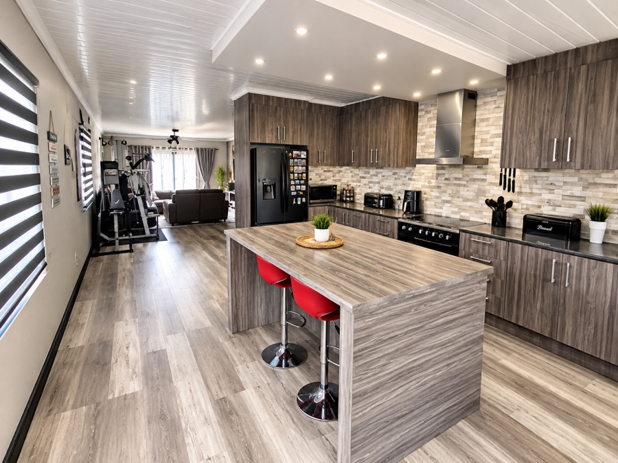 5 Bedroom Property for Sale in Primrose Gauteng