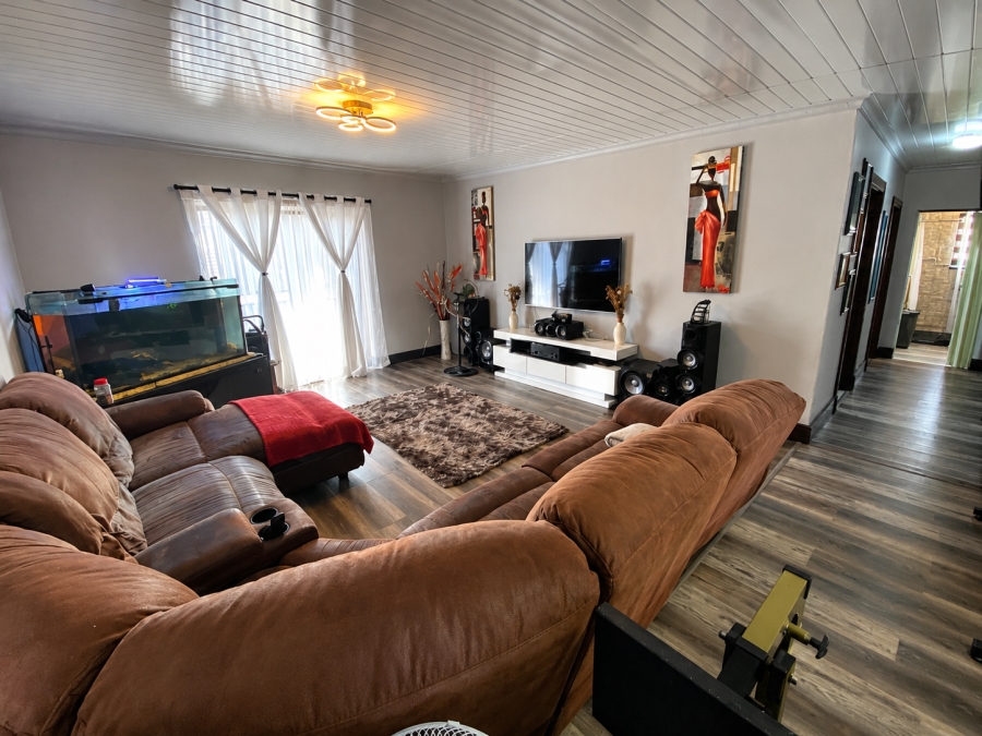 5 Bedroom Property for Sale in Primrose Gauteng