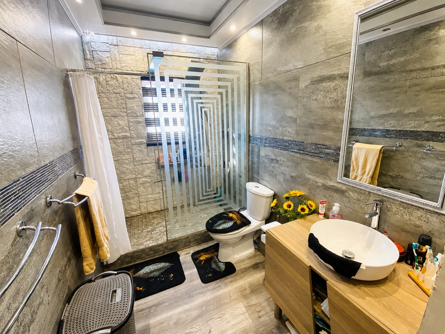 5 Bedroom Property for Sale in Primrose Gauteng