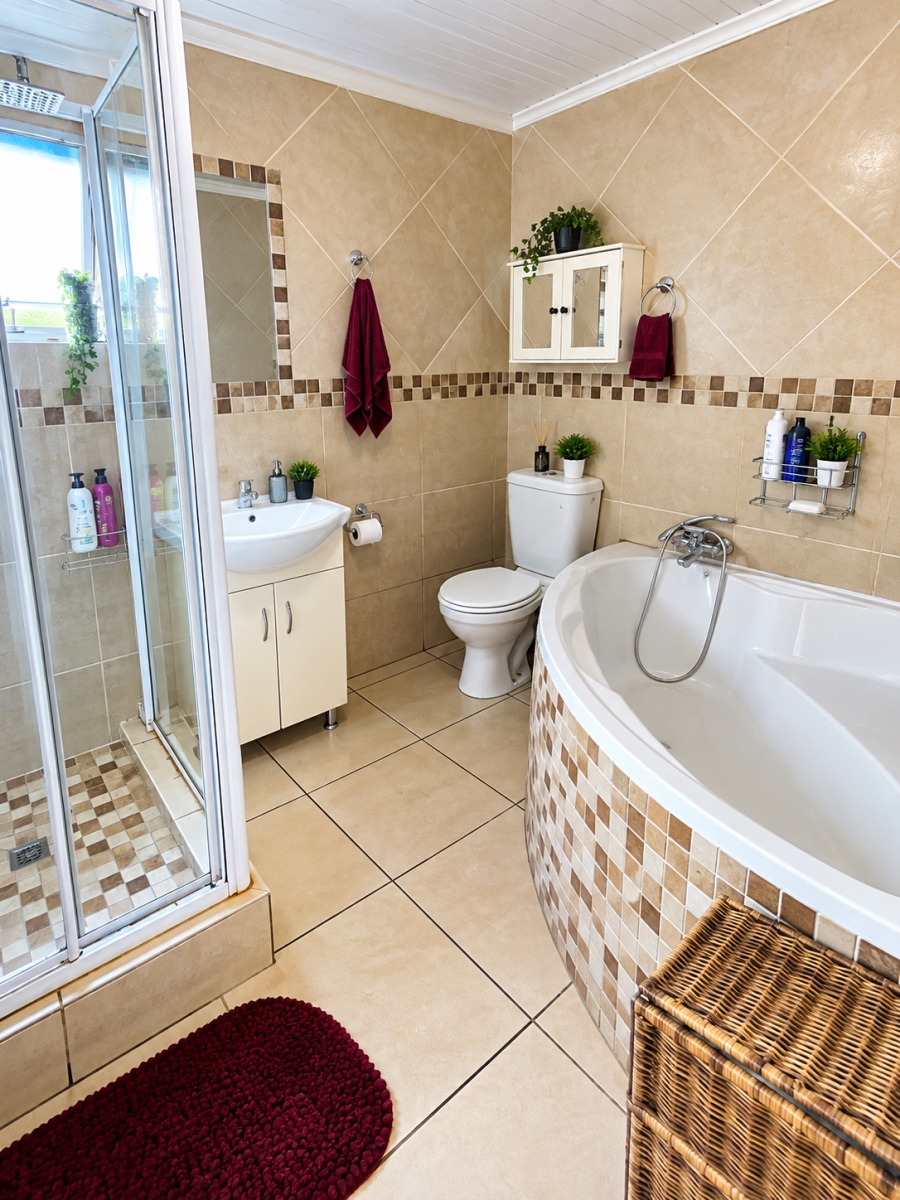5 Bedroom Property for Sale in Primrose Gauteng