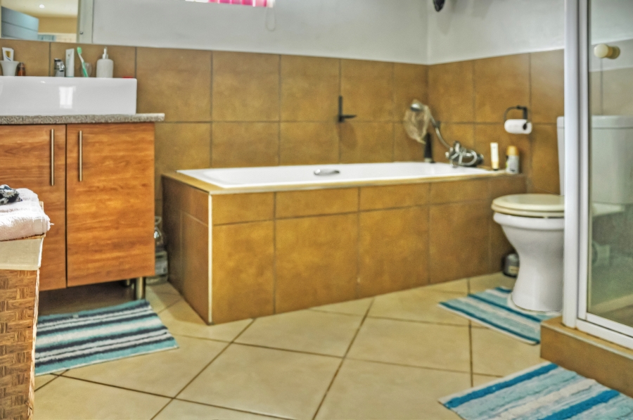 To Let 3 Bedroom Property for Rent in Noordwyk Gauteng