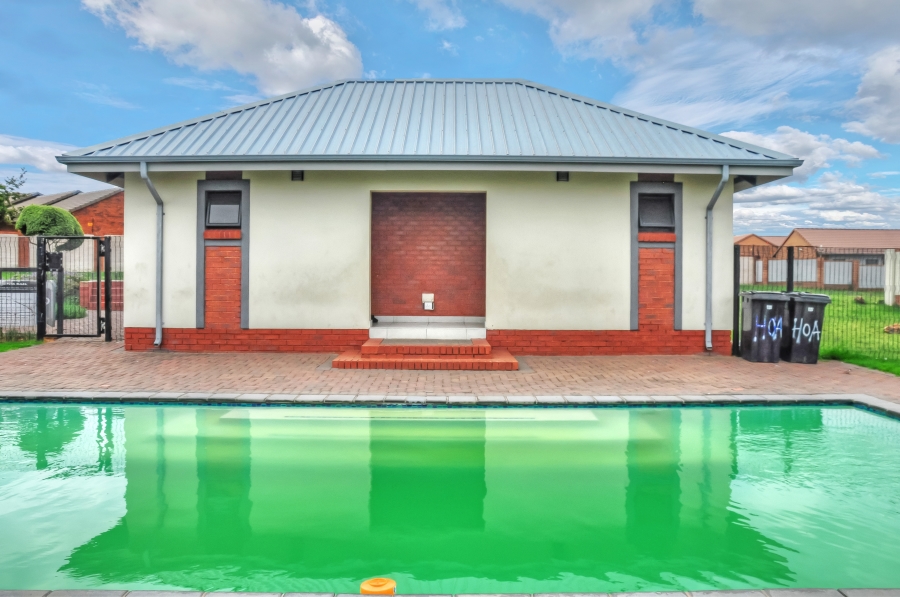 To Let 3 Bedroom Property for Rent in Noordwyk Gauteng