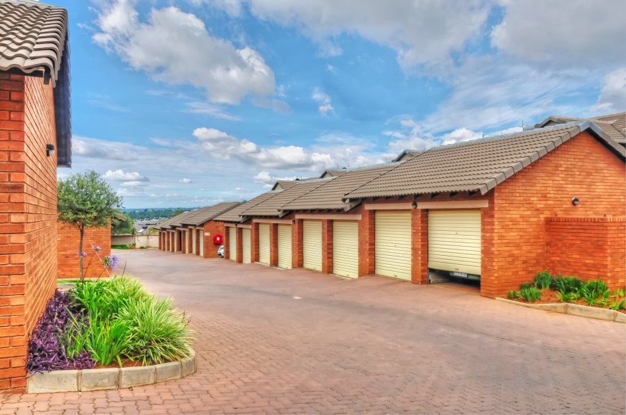 To Let 3 Bedroom Property for Rent in Noordwyk Gauteng