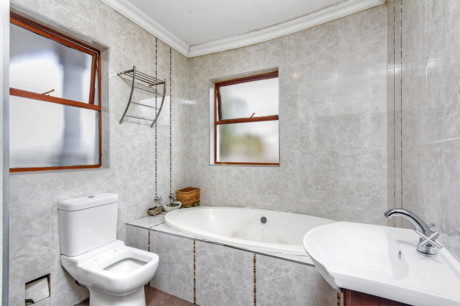 5 Bedroom Property for Sale in Summerset Gauteng