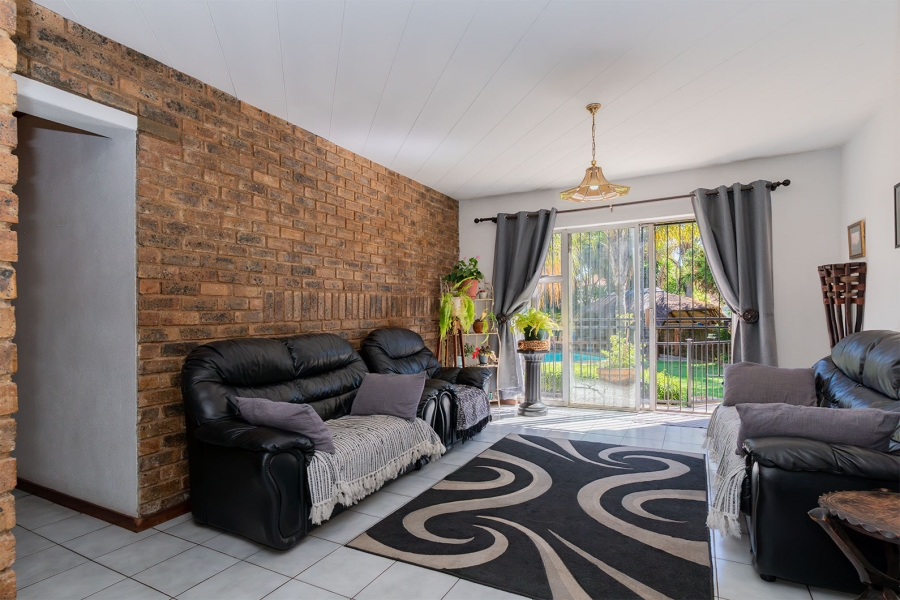 5 Bedroom Property for Sale in Pomona Gauteng