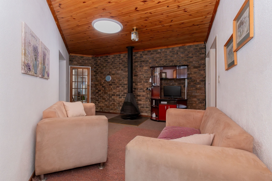 5 Bedroom Property for Sale in Pomona Gauteng