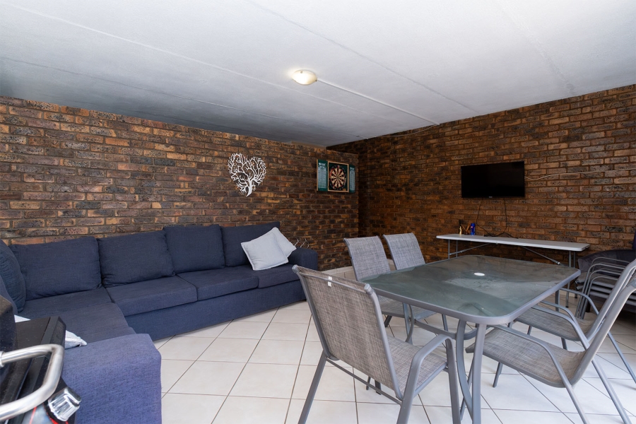5 Bedroom Property for Sale in Pomona Gauteng