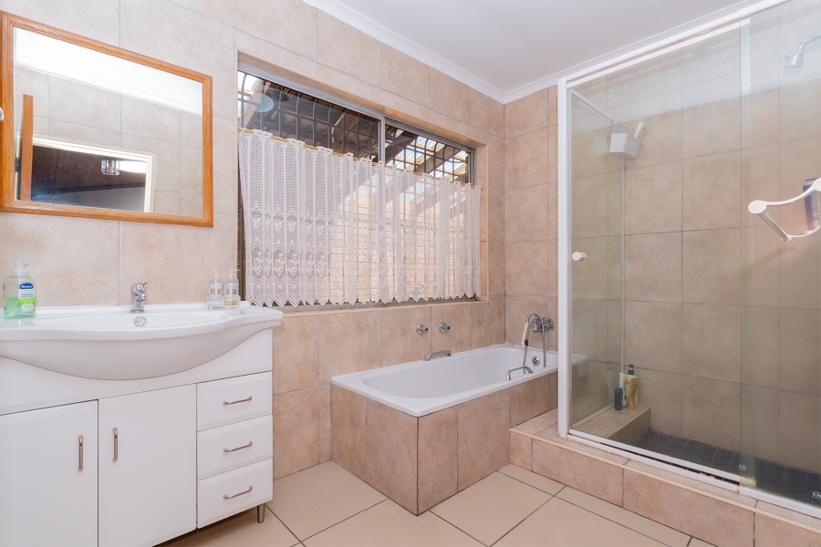 5 Bedroom Property for Sale in Pomona Gauteng