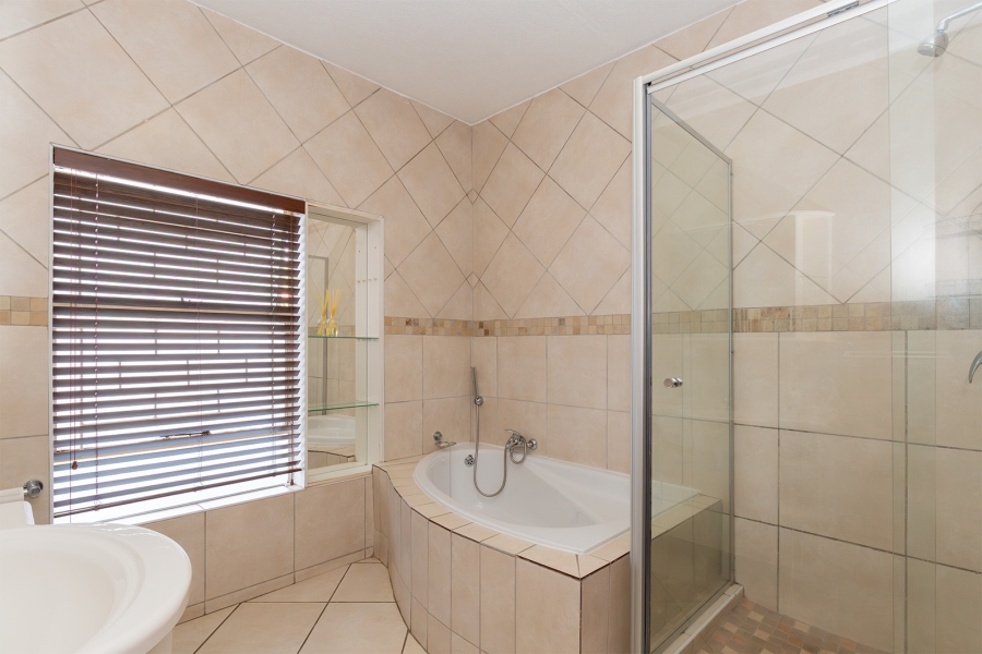 5 Bedroom Property for Sale in Pomona Gauteng