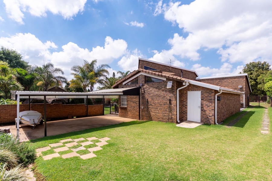 5 Bedroom Property for Sale in Pomona Gauteng