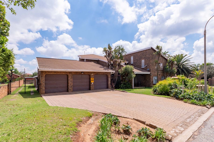 5 Bedroom Property for Sale in Pomona Gauteng