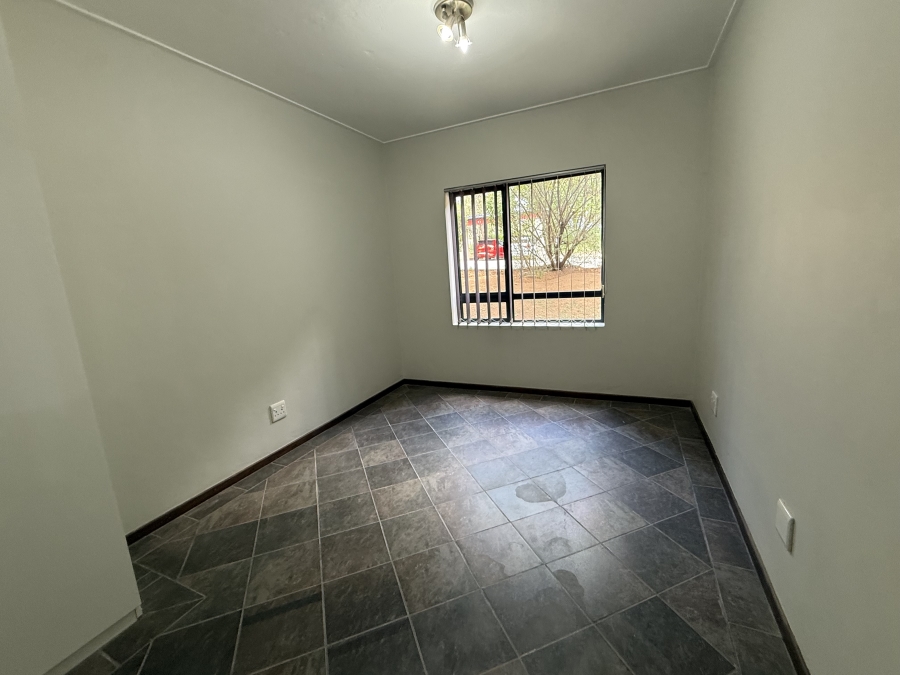 To Let 1 Bedroom Property for Rent in Roodepoort Gauteng