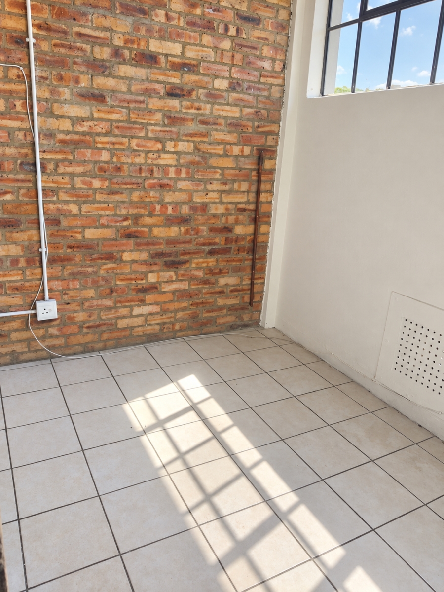 To Let 1 Bedroom Property for Rent in Troyeville Gauteng