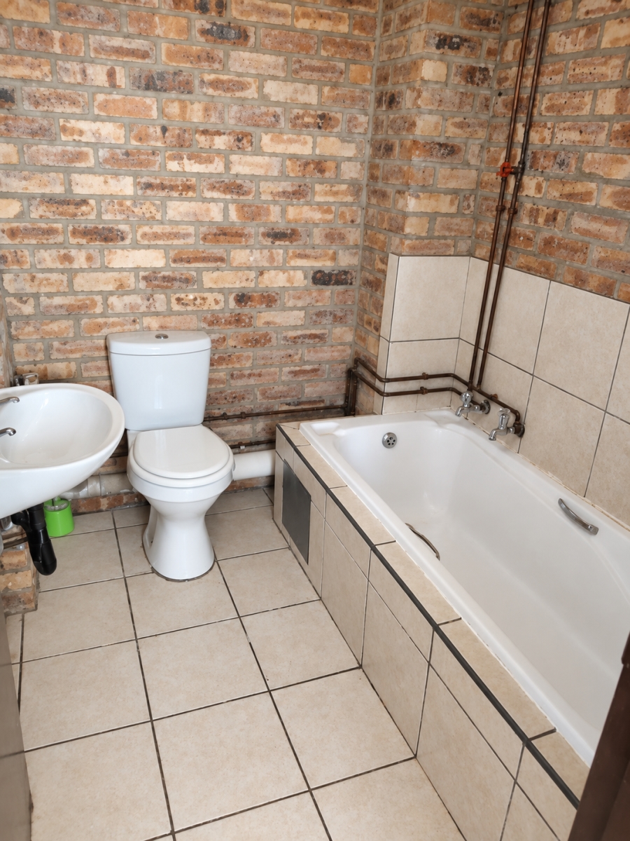 To Let 1 Bedroom Property for Rent in Troyeville Gauteng