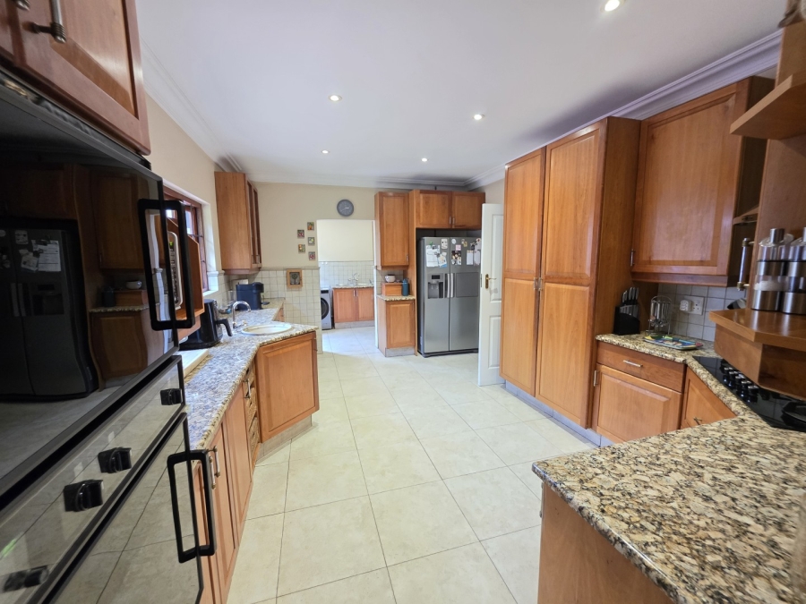 5 Bedroom Property for Sale in Waterkloof Ridge Gauteng