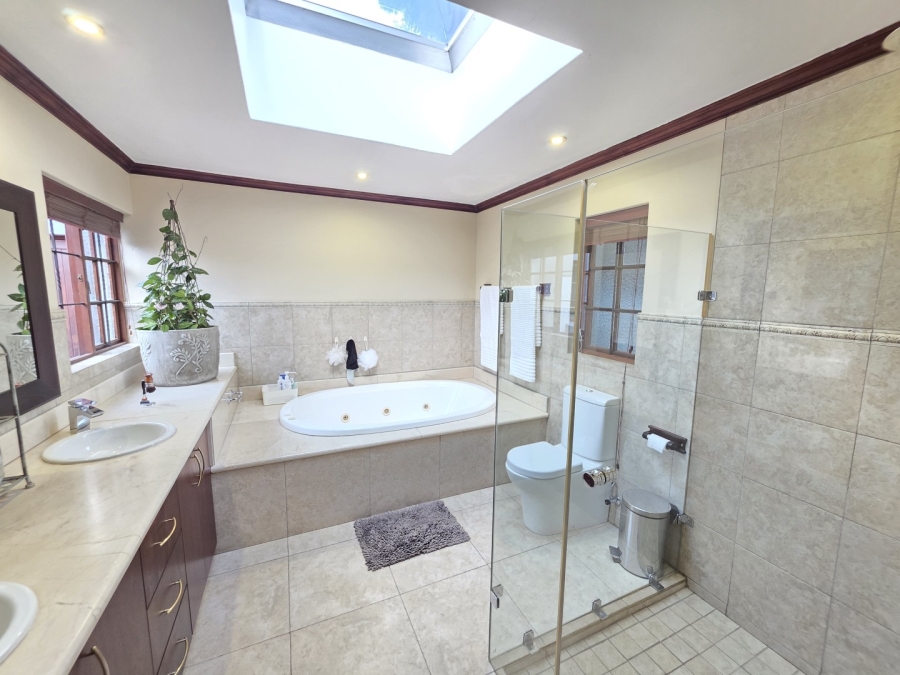 5 Bedroom Property for Sale in Waterkloof Ridge Gauteng