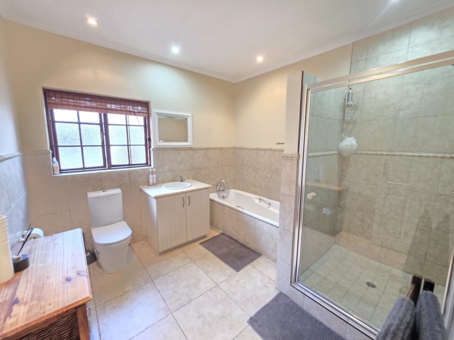 5 Bedroom Property for Sale in Waterkloof Ridge Gauteng