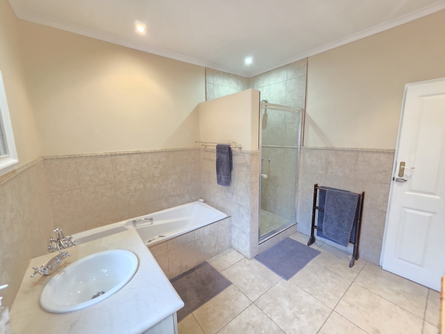 5 Bedroom Property for Sale in Waterkloof Ridge Gauteng