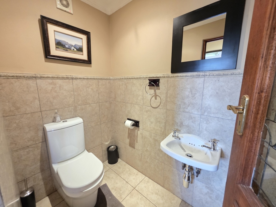 5 Bedroom Property for Sale in Waterkloof Ridge Gauteng