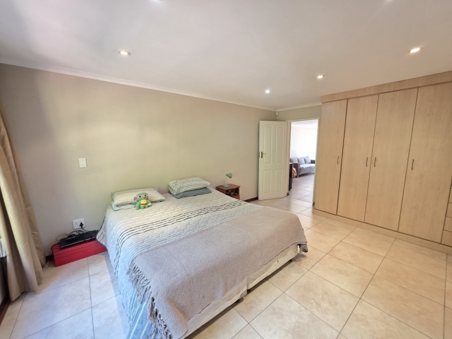 5 Bedroom Property for Sale in Waterkloof Ridge Gauteng