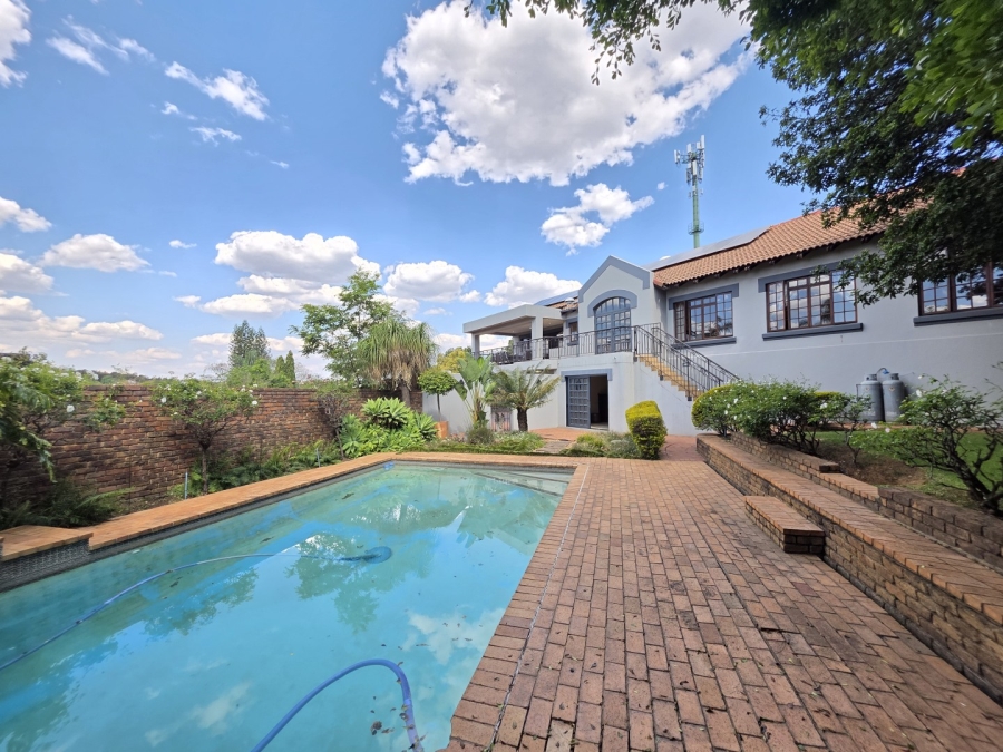 5 Bedroom Property for Sale in Waterkloof Ridge Gauteng