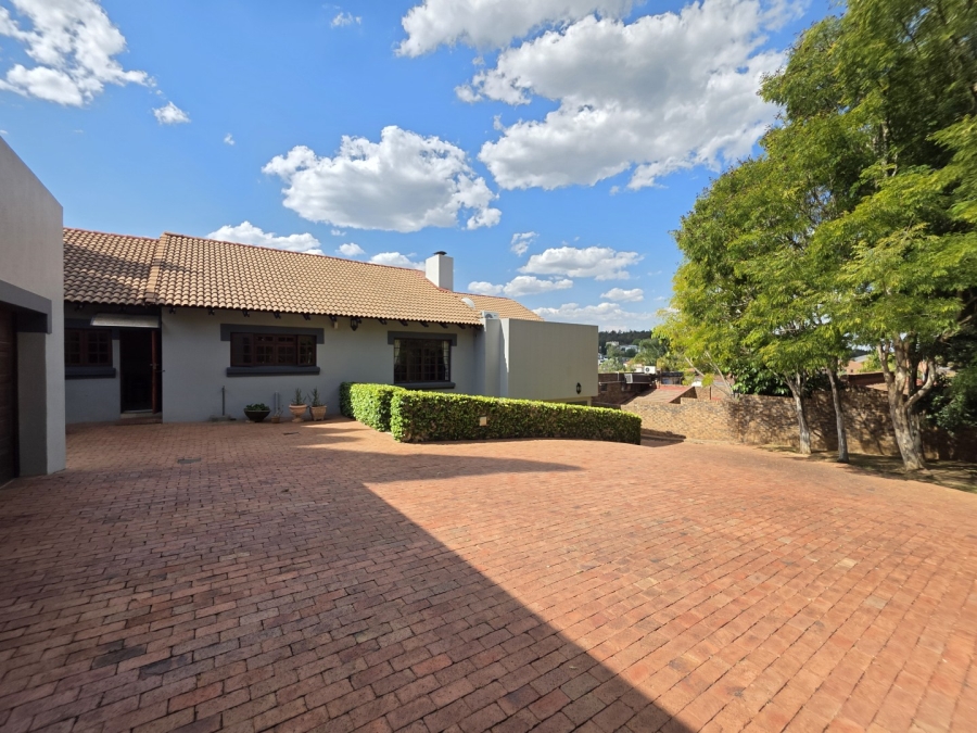 5 Bedroom Property for Sale in Waterkloof Ridge Gauteng