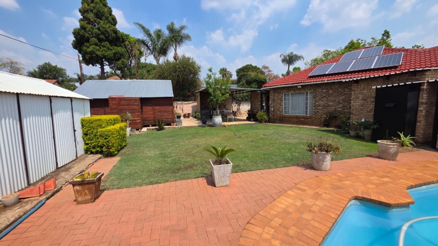 5 Bedroom Property for Sale in Doornpoort Gauteng