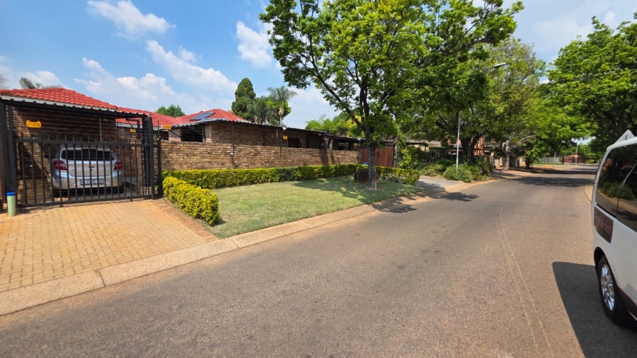 5 Bedroom Property for Sale in Doornpoort Gauteng