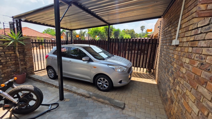 5 Bedroom Property for Sale in Doornpoort Gauteng