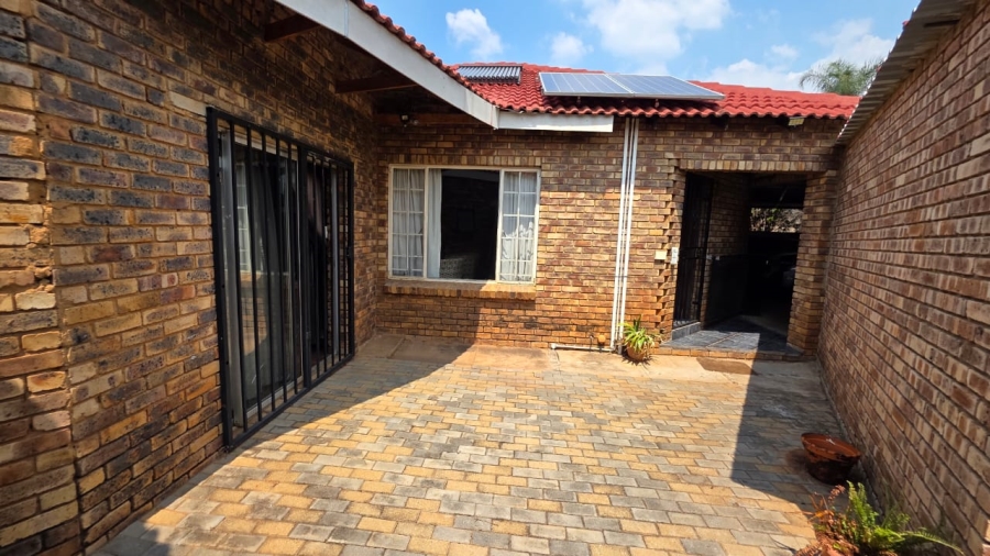 5 Bedroom Property for Sale in Doornpoort Gauteng