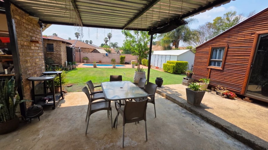 5 Bedroom Property for Sale in Doornpoort Gauteng