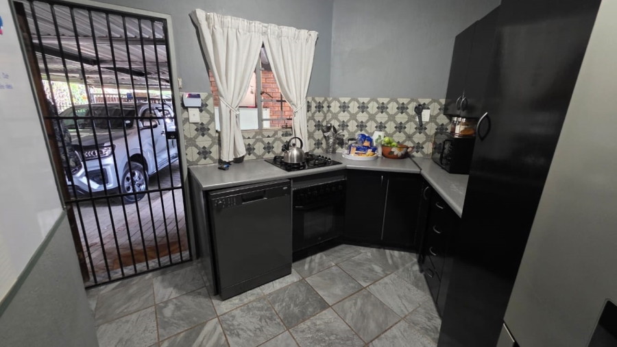5 Bedroom Property for Sale in Doornpoort Gauteng