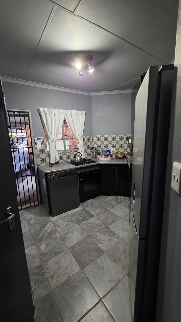 5 Bedroom Property for Sale in Doornpoort Gauteng