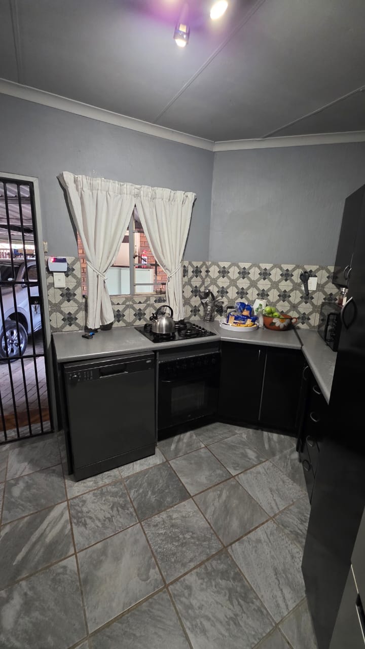 5 Bedroom Property for Sale in Doornpoort Gauteng